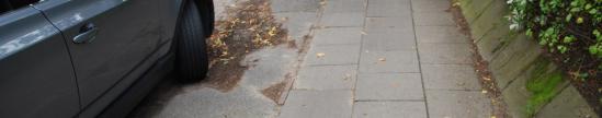 Ein "Radweg" entlang der Langenhorner Chaussee (Foto: GAL Nord) Ein maroder Radweg an der Langenhorner Chaussee.