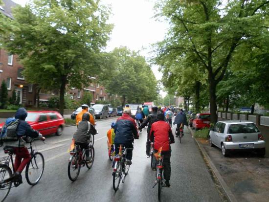 Die Fahrradsternfahrt 2011 in Höhe Erdkampsweg (Foto: Infoarchiv) Die Sternfahrt 2011 Höhe Erdkampsweg (Foto: Infoarchiv)