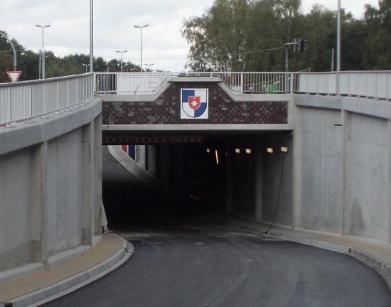 Blick auf, bzw. durch den Tunnel unter dem in Bau befindlichen Knoten Ochsenzoll (Foto: Infoarchiv) Blick in, bzw. durch den Tunnel unter dem in Bau befindlichen Knoten Ochsenzoll