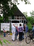 8. Juni 2011: Vor der symbolischen Besetzung der Wagner-Kate (Foto E. Stubel)