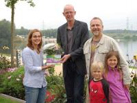 Familie Raddatz-Eiweleit mit Kai Jörg Evers (Foto: landesgartenschau-norderstedt.de) Familie Raddatz-Eiweleit mit Kai Jörg Evers
