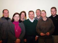 Der niegelnagelneue Vorstand von Bündnis90/Die Grünen in Henstedt-Ulzburg, Kaltenkirchen und Umgebung (v.l.):Schatzmeister Steffen Kraszon (Kaltenkirchen), Besitzerinnen Melita Kronbauer (Schmalfeld) und Sylvia Tödter (Kaltenkirchen), Sprecher Wolfram Zetzsche (Henstedt-Ulzburg), Beisitzer Jan Schopferer (Kaltenkirchen), Sprecherin Martina Spirigatis (Oering) und Beisitzer Eike Henning (Henstedt-Ulzburg) Der neue Vorstand der Bündnisgrünen in Henstedt-Ulzburg/Kaltenkirchen