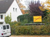 Ein Stadtteil im Aufruhr: Schild Protestschild