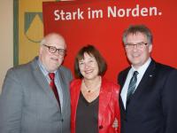 Andreas Beran, Bettina Hagedorn und Stefan Weber (v.l.) auf dem Kreisparteitag (Foto: SPD) Andreas Beran, Bettina Hagedorn und Stefan Weber vor Schriftzug