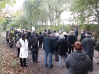 Gedenkveranstaltung im November 2012: TeilnehmerInnen vor dem Gedenkstein (Foto: Infoarchiv) TeilnehmerInnen der Gedenkveranstaltung im November 2012, Gedenkstätte Wittmoor