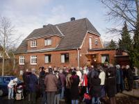 Schon im Februar 2012 wurde im Wattkorn ein Stolperstein für den Antifaschisten Carl Suhling eingeweiht (Foto: Infoarchiv) Einweihung des Stolpersteins für Carl Suhling im Februar 2012