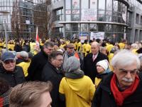 Teils Wahlkampf, teils Solidarität: Fast alle Norderstedter Parteien warnen auf der Kundgebung vertreten (Foto: Infoarchiv) Norderstedter Kommunalpolitiker auf der ver.di-Kundgebung