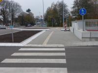 Schild "VZ240" und Zebrastreifen am Ochsenzoll - laut Radverkehrsexperten rechtlich unmöglich. (Foto: Infoarchiv) Der Zebrastreifen am Kreisel Ochsenzoll