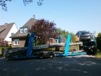 Chaos am Stockflethweg: Seit der Erweiterung des Autohauses Wichert leiden die Anwohner vor allem unter erhöhtem Schwerlastverkehr (Foto: B. Rückert). Chaotisch geparkter Autotransporter